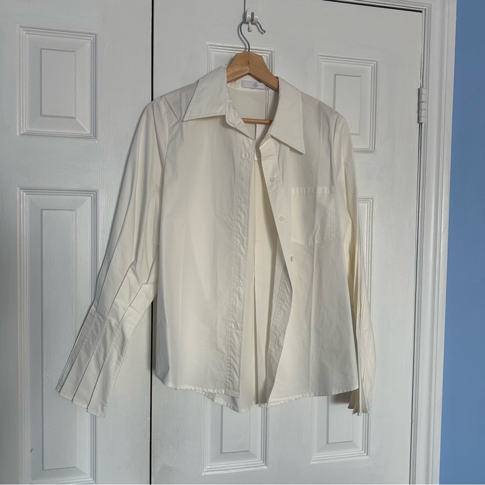 3 For $12 ❤️ Blouse with flared sleeves